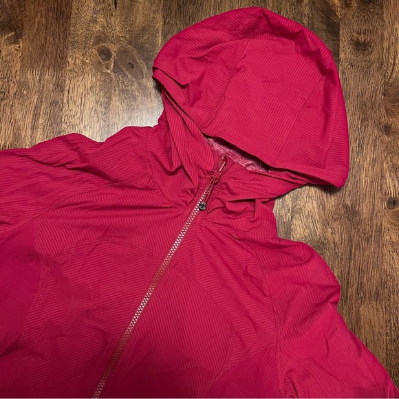 Lululemon In Flux Jacket in Cranberry Zip Up Red with Hood Size 8 - Picture 4 of 14